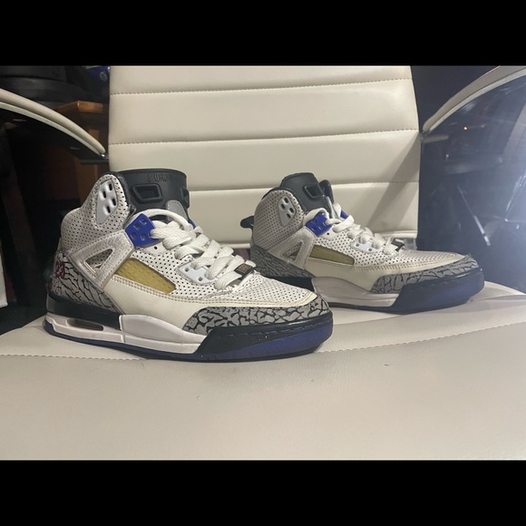 Air Jordan for youth size is 4.5. They are the Spike Lee Air Jordan. Must sell. - Picture 8 of 8